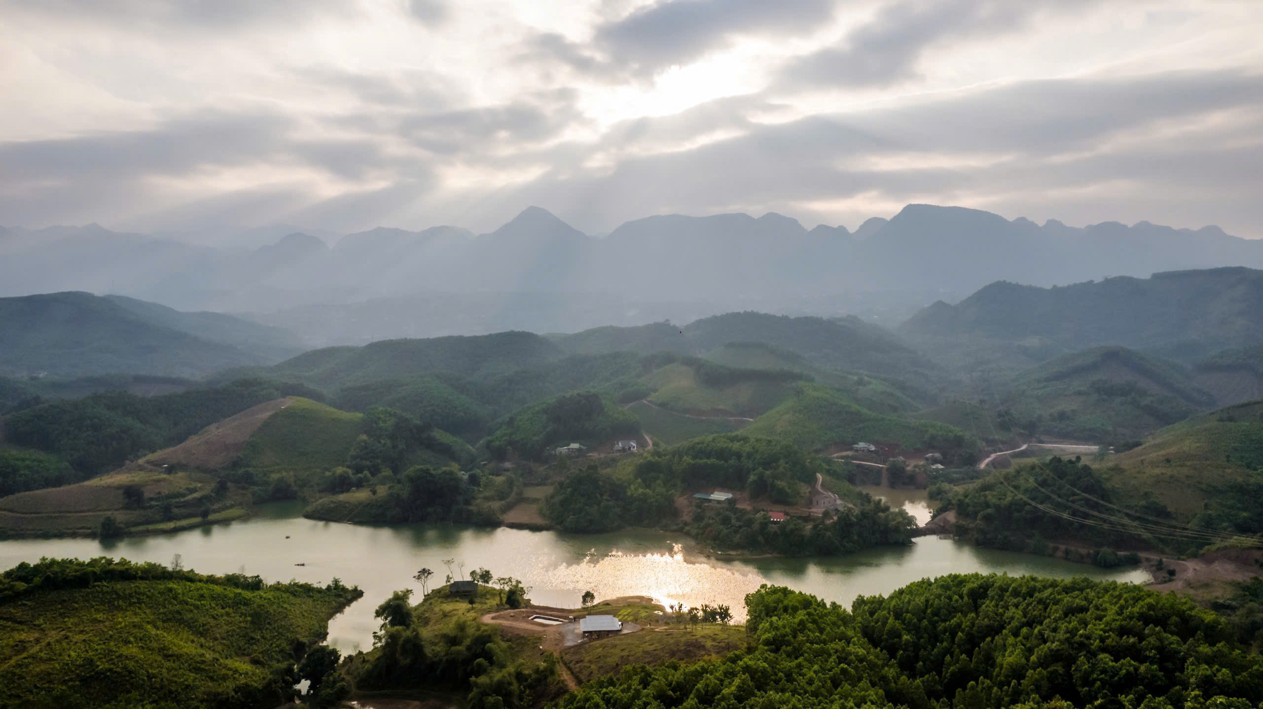 Bán 1HA_400M thổ cư_bám hồ 100M sẵn nhà sàn đầy đủ công năng_Tân Lạc Hoà Bình_2,x tỷ - Ảnh chính